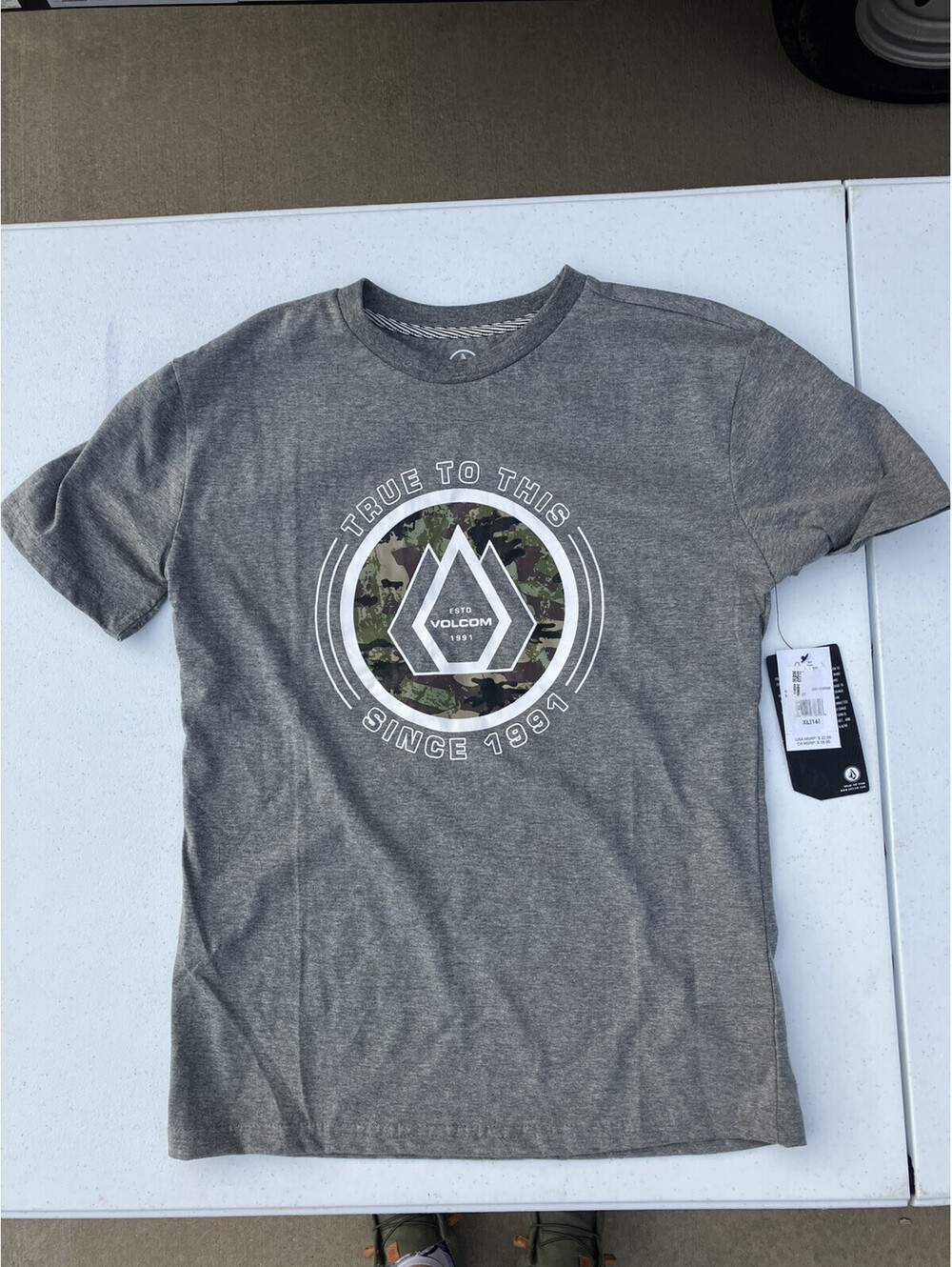 Rare Volcom Boys Big Teen XL 16 T-shirt New Gray Camo Spring Surf